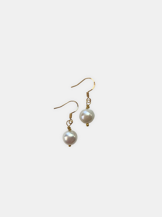 Elegant gold dangle earrings featuring genuine freshwater pearls, perfect for a timeless and sophisticated look.