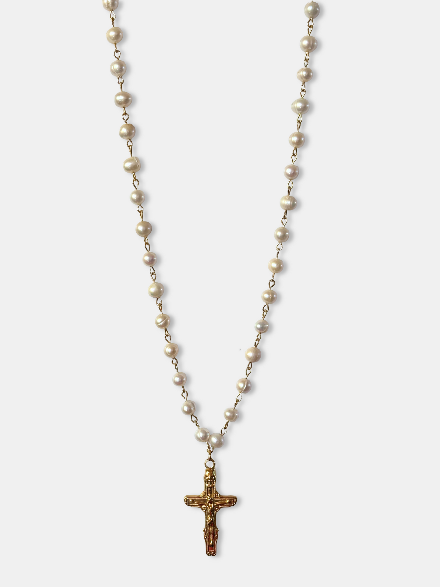 Real pearl bead necklace with an ornate gold cross pendant, Vivienne Westwood style. A must-have accessory for classic and gothic aesthetics.