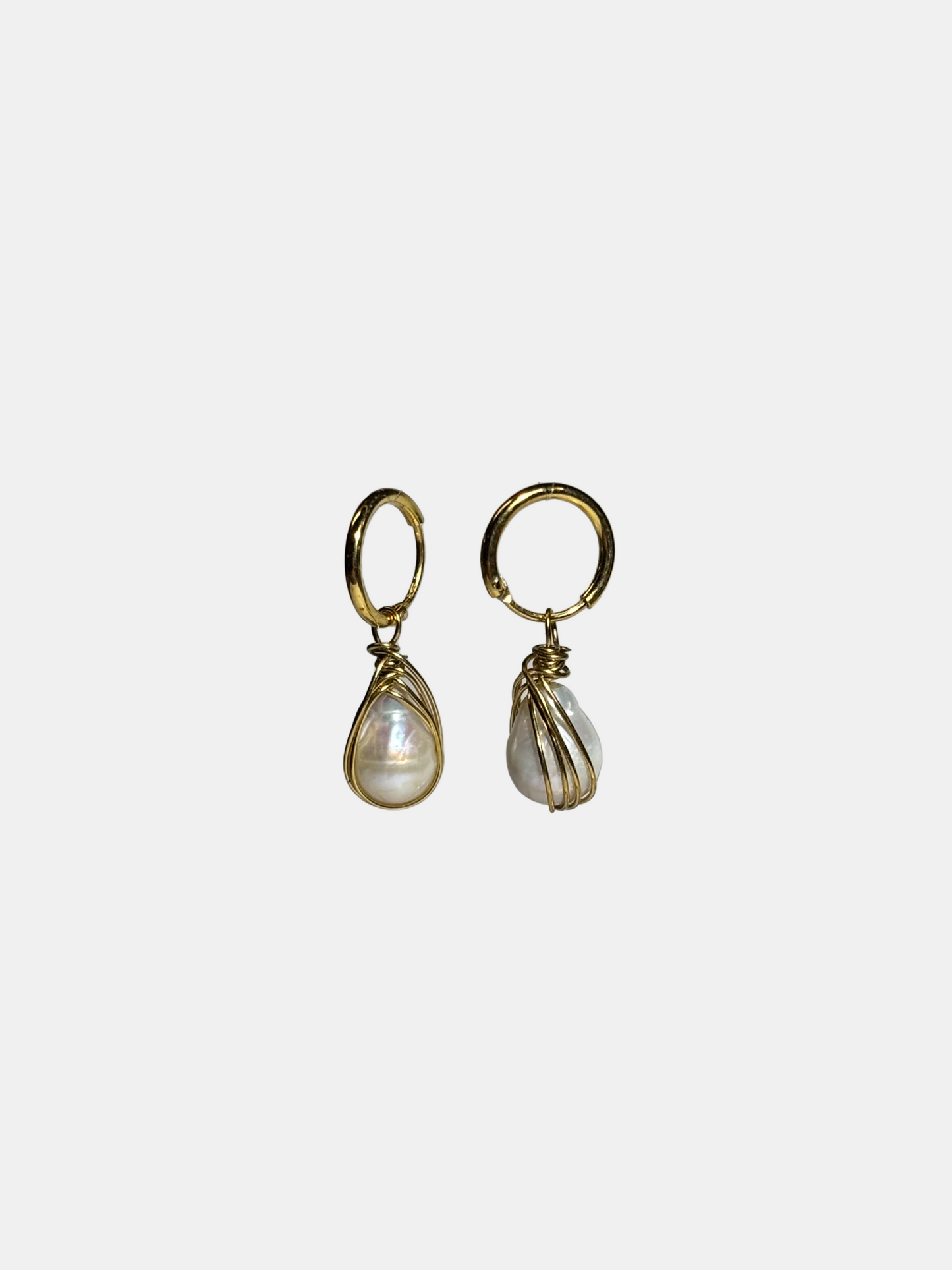 Elegant, high-quality teardrop pearl earrings with a minimalist wire-wrapped gold design, perfect for a wedding a timeless look.