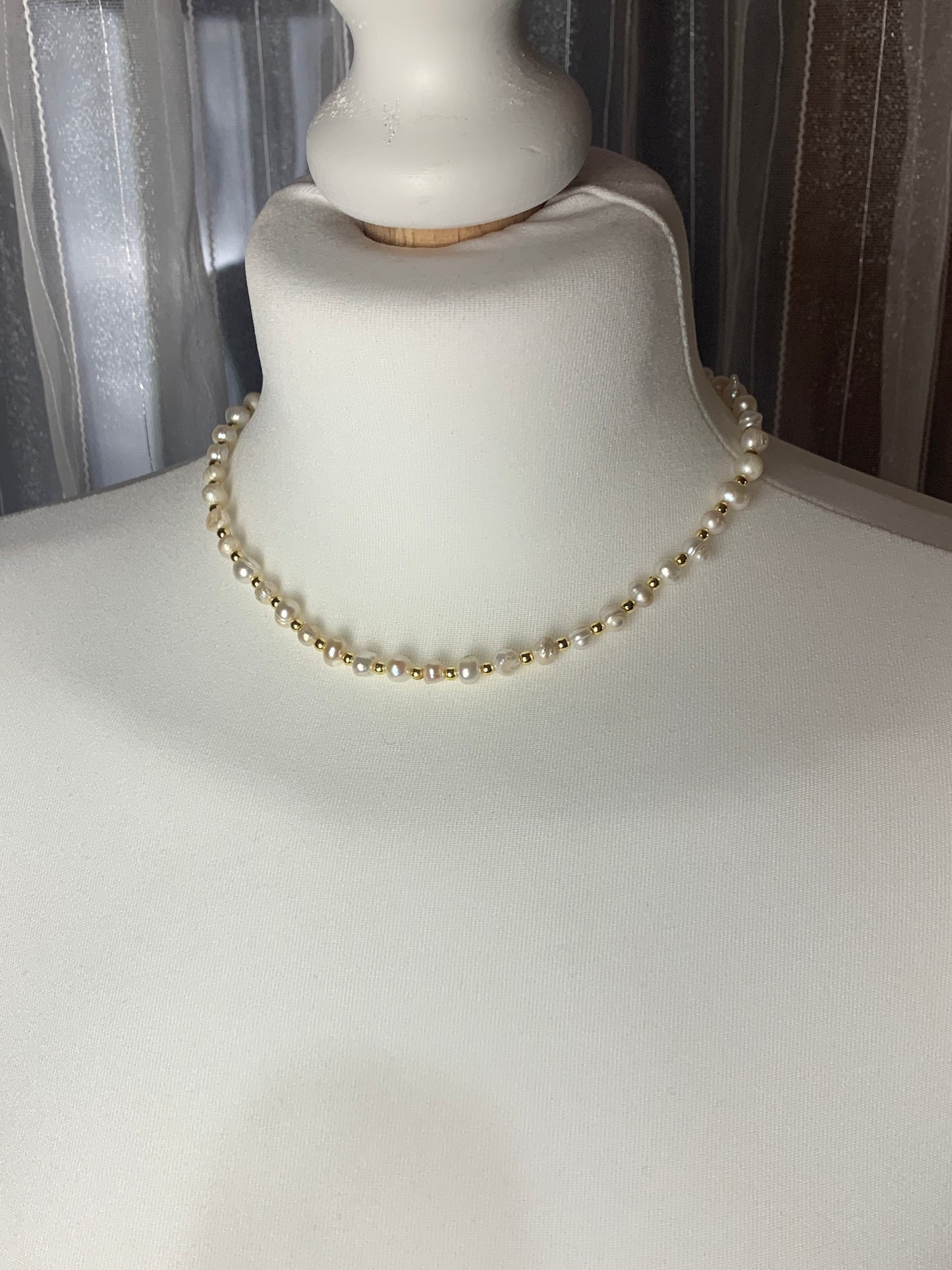 Minimalist yet statement freshwater pearl choker—an everyday essential for those who love effortless Parisian chic.
