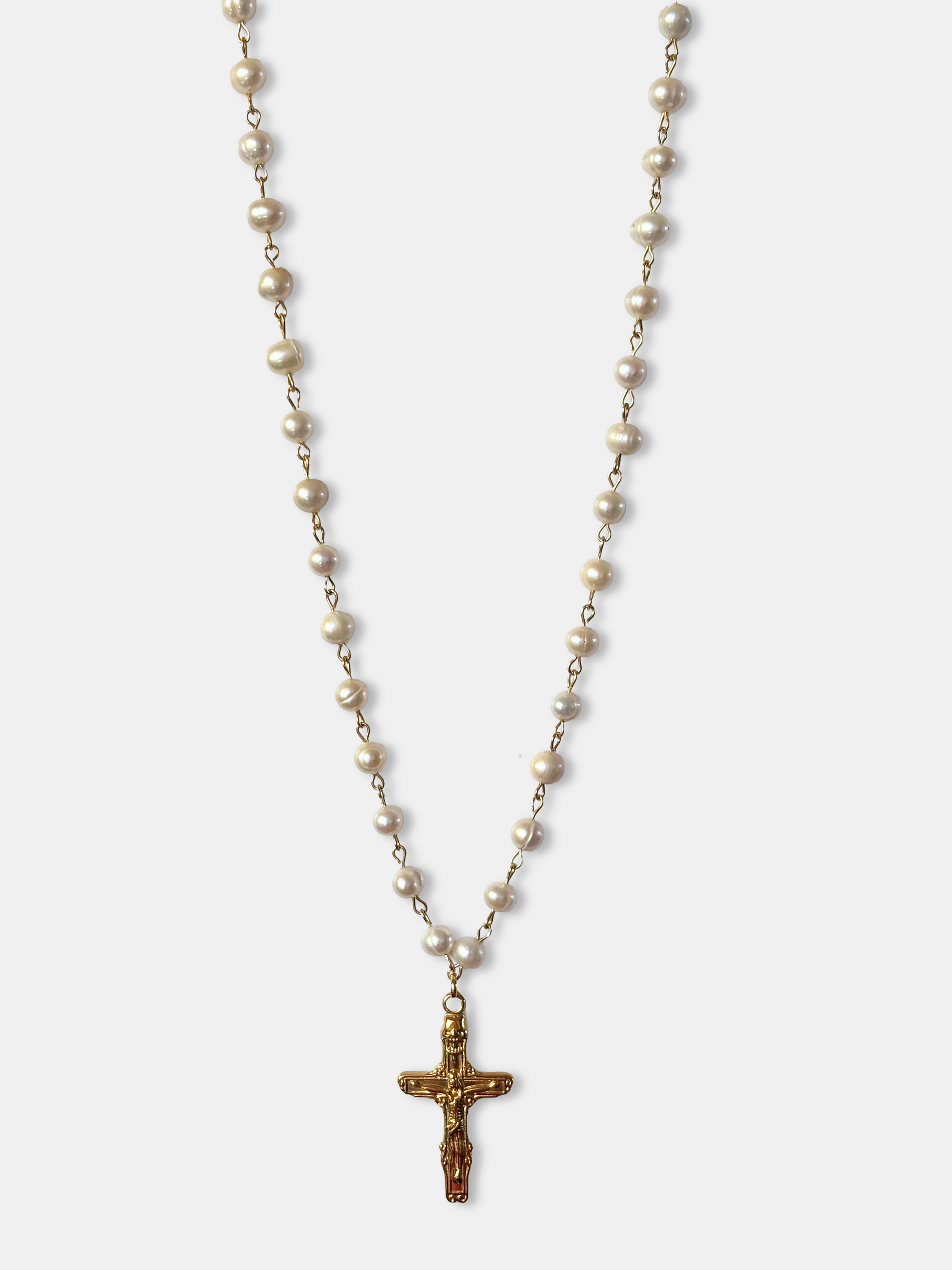 Real pearl bead necklace with an ornate gold cross pendant, Vivienne Westwood style. A must-have accessory for classic and gothic aesthetics.