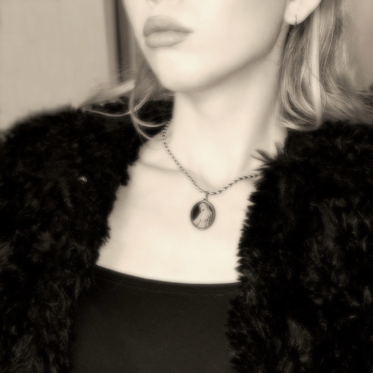 Elegant small oval pendant necklace in black and gold tones