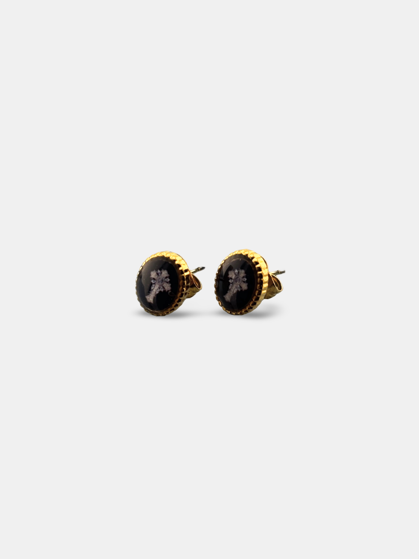 Vintage-inspired gold stud earrings with black cabochon